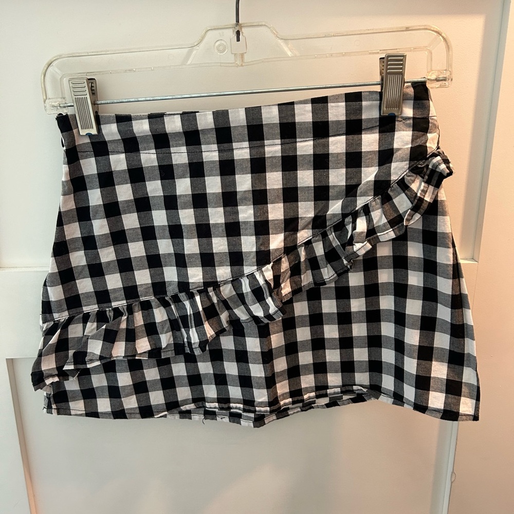 Buffalo plaid mini skirt. Adorable with white tank!